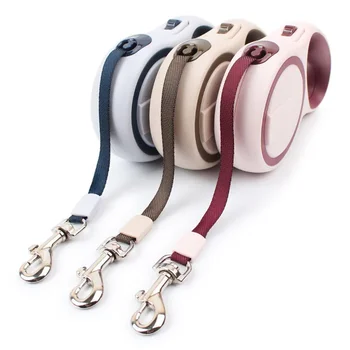 Automático leash retrátil com cor dupla cão coleira para os cães para passear. Produtos para animais de estimação são bonitos, elegantes e coloridos